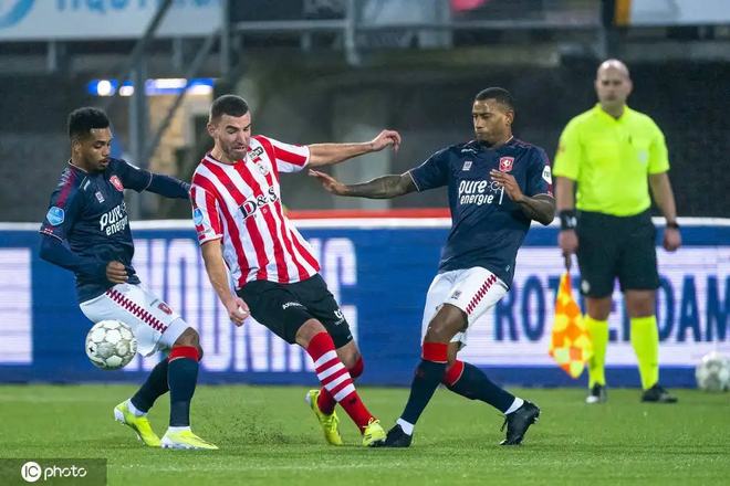 冠赛场的竞 冠赛场的竞